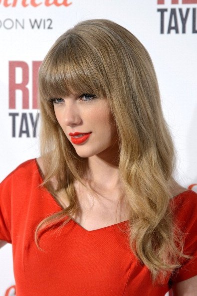 Taylor Swift at Westfield London Christmas Lights Ceremony — photo 22