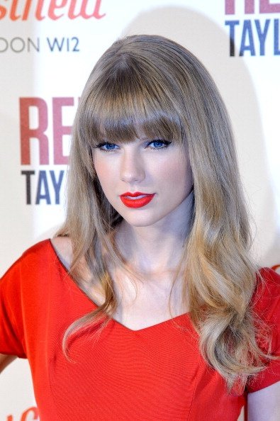 Taylor Swift at Westfield London Christmas Lights Ceremony — photo 24