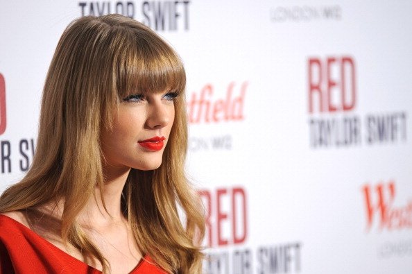 Taylor Swift at Westfield London Christmas Lights Ceremony — photo 30