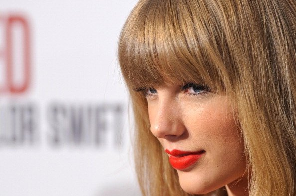 Taylor Swift at Westfield London Christmas Lights Ceremony — photo 32