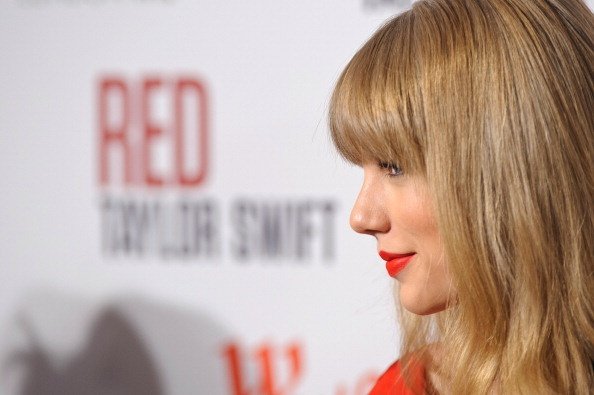 Taylor Swift at Westfield London Christmas Lights Ceremony — photo 33