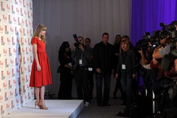 Taylor Swift at Westfield London Christmas Lights Ceremony — photo 47