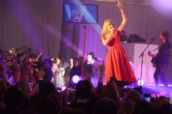 Taylor Swift at Westfield London Christmas Lights Ceremony — photo 61