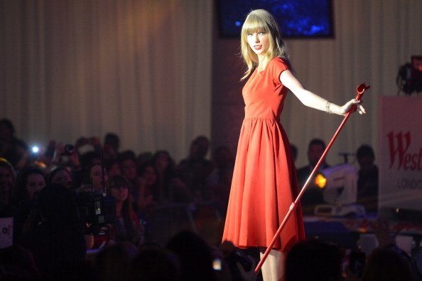Taylor Swift at Westfield London Christmas Lights Ceremony — photo 62