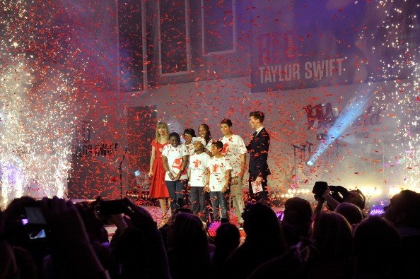 Taylor Swift at Westfield London Christmas Lights Ceremony — photo 68