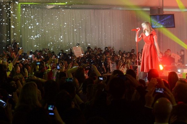 Taylor Swift at Westfield London Christmas Lights Ceremony — photo 72