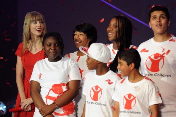 Taylor Swift at Westfield London Christmas Lights Ceremony — photo 82