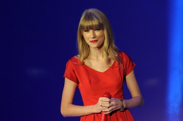 Taylor Swift at Westfield London Christmas Lights Ceremony — photo 84