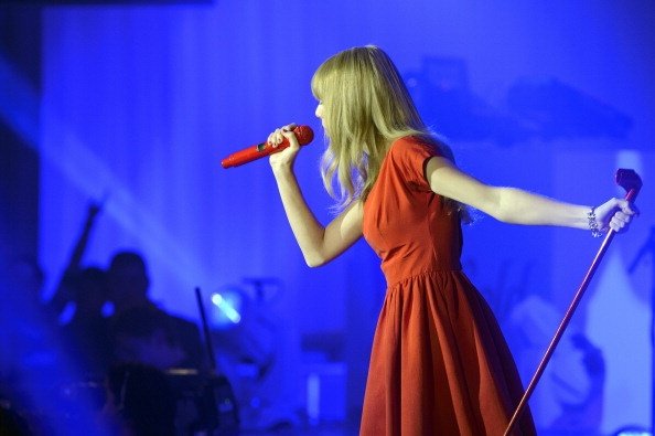 Taylor Swift at Westfield London Christmas Lights Ceremony — photo 121