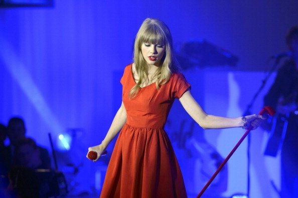 Taylor Swift at Westfield London Christmas Lights Ceremony — photo 122
