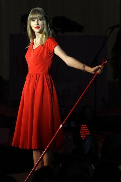 Taylor Swift at Westfield London Christmas Lights Ceremony — photo 134