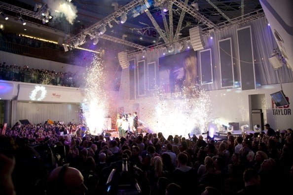 Taylor Swift at Westfield London Christmas Lights Ceremony — photo 141