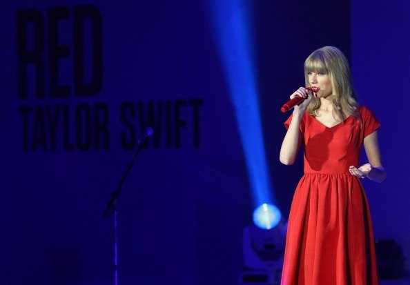 Taylor Swift at Westfield London Christmas Lights Ceremony — photo 151