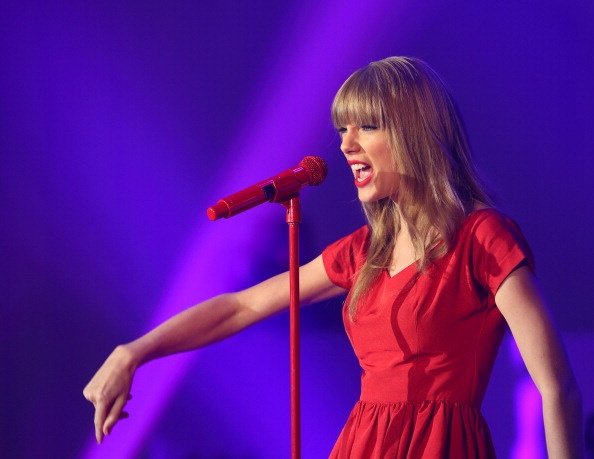 Taylor Swift at Westfield London Christmas Lights Ceremony — photo 165