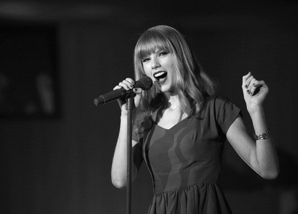 Taylor Swift at Westfield London Christmas Lights Ceremony — photo 166