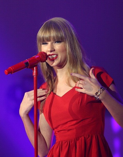 Taylor Swift at Westfield London Christmas Lights Ceremony — photo 170