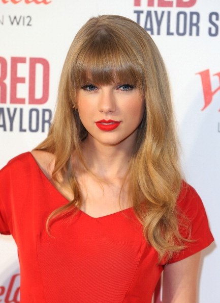 Taylor Swift at Westfield London Christmas Lights Ceremony — photo 176