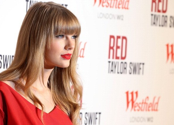Taylor Swift at Westfield London Christmas Lights Ceremony — photo 182