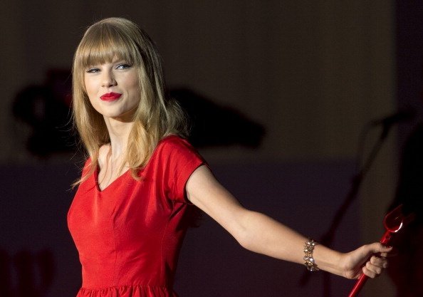 Taylor Swift at Westfield London Christmas Lights Ceremony — photo 189