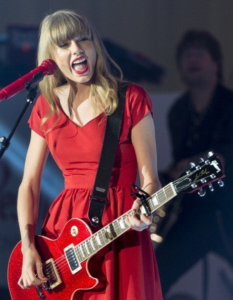 Taylor Swift at Westfield London Christmas Lights Ceremony — photo 201