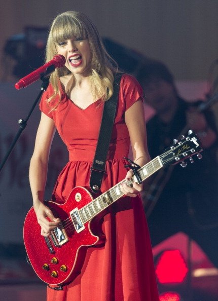 Taylor Swift at Westfield London Christmas Lights Ceremony — photo 212