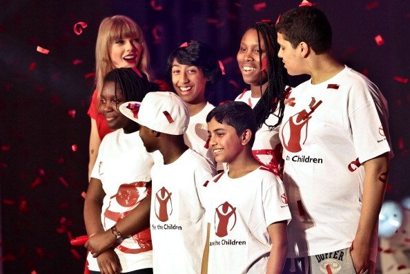 Taylor Swift at Westfield London Christmas Lights Ceremony — photo 216