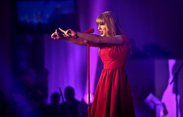 Taylor Swift at Westfield London Christmas Lights Ceremony — photo 219