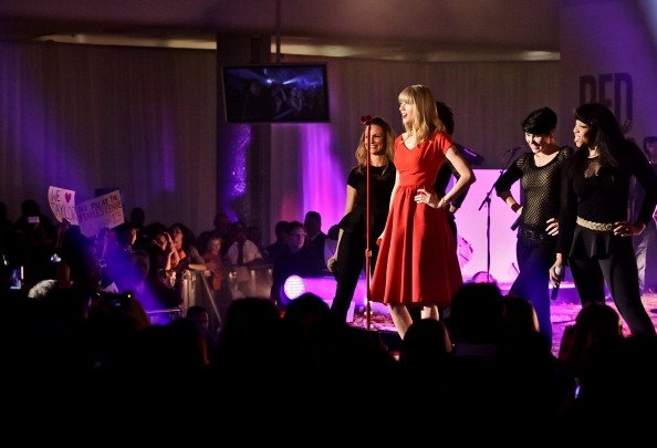 Taylor Swift at Westfield London Christmas Lights Ceremony — photo 224