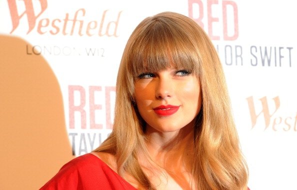 Taylor Swift at Westfield London Christmas Lights Ceremony — photo 229