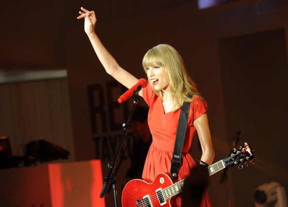 Taylor Swift at Westfield London Christmas Lights Ceremony — photo 230