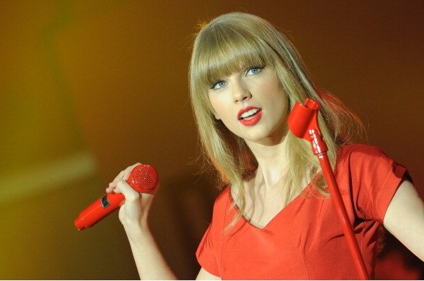 Taylor Swift at Westfield London Christmas Lights Ceremony — photo 233