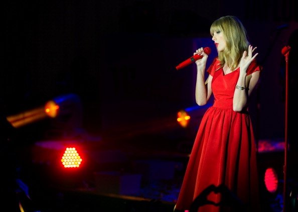 Taylor Swift at Westfield London Christmas Lights Ceremony — photo 237