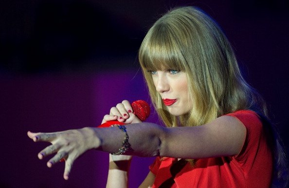 Taylor Swift at Westfield London Christmas Lights Ceremony — photo 260