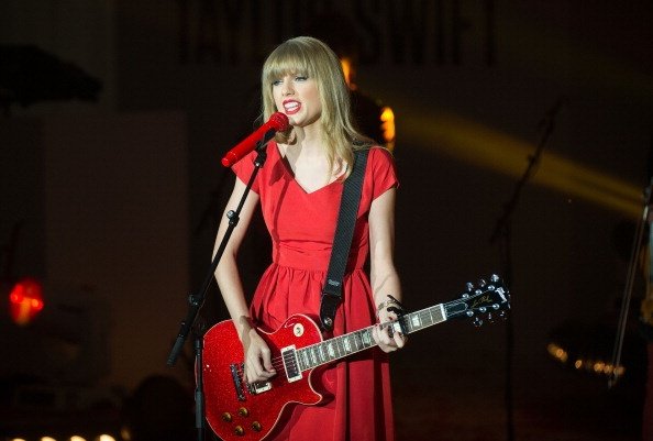 Taylor Swift at Westfield London Christmas Lights Ceremony — photo 263
