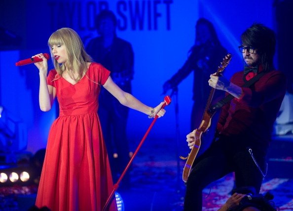Taylor Swift at Westfield London Christmas Lights Ceremony — photo 266