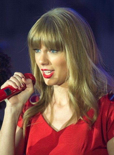 Taylor Swift at Westfield London Christmas Lights Ceremony — photo 267