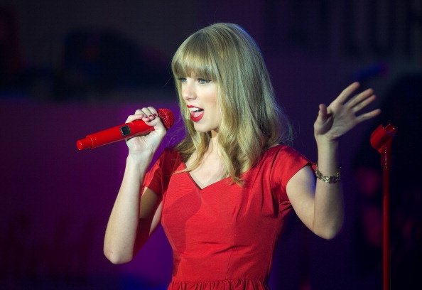 Taylor Swift at Westfield London Christmas Lights Ceremony — photo 272