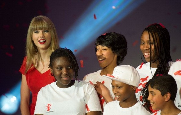 Taylor Swift at Westfield London Christmas Lights Ceremony — photo 275