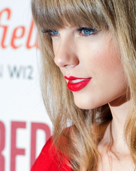 Taylor Swift at Westfield London Christmas Lights Ceremony — photo 278
