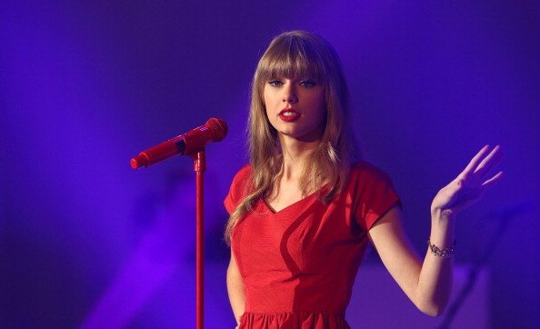 Taylor Swift at Westfield London Christmas Lights Ceremony — photo 285