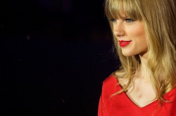 Taylor Swift at Westfield London Christmas Lights Ceremony — photo 287