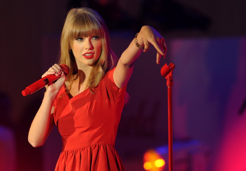 Taylor Swift at Westfield London Christmas Lights Ceremony — photo 322