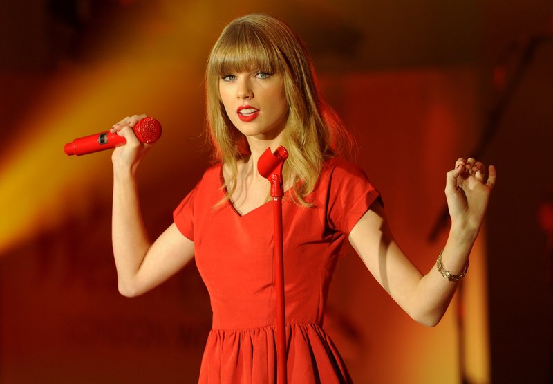 Taylor Swift at Westfield London Christmas Lights Ceremony — photo 325