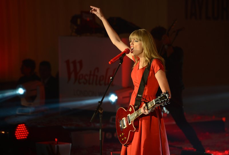 Taylor Swift at Westfield London Christmas Lights Ceremony — photo 365