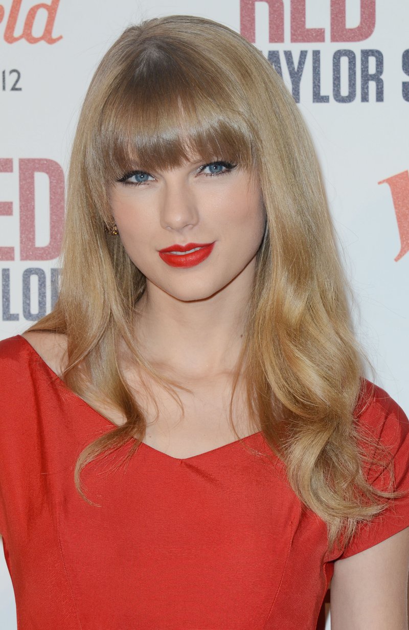 Taylor Swift at Westfield London Christmas Lights Ceremony — photo 428