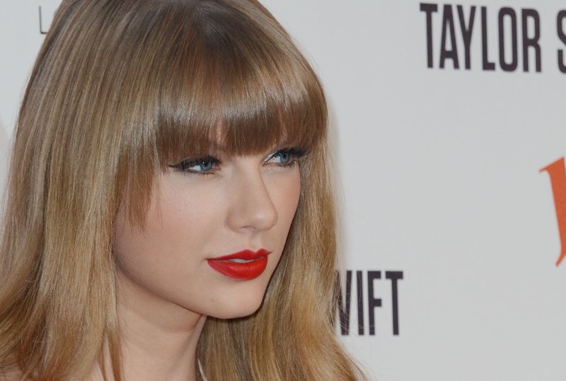 Taylor Swift at Westfield London Christmas Lights Ceremony — photo 435