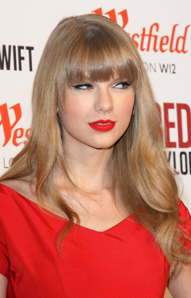 Taylor Swift at Westfield London Christmas Lights Ceremony — photo 456