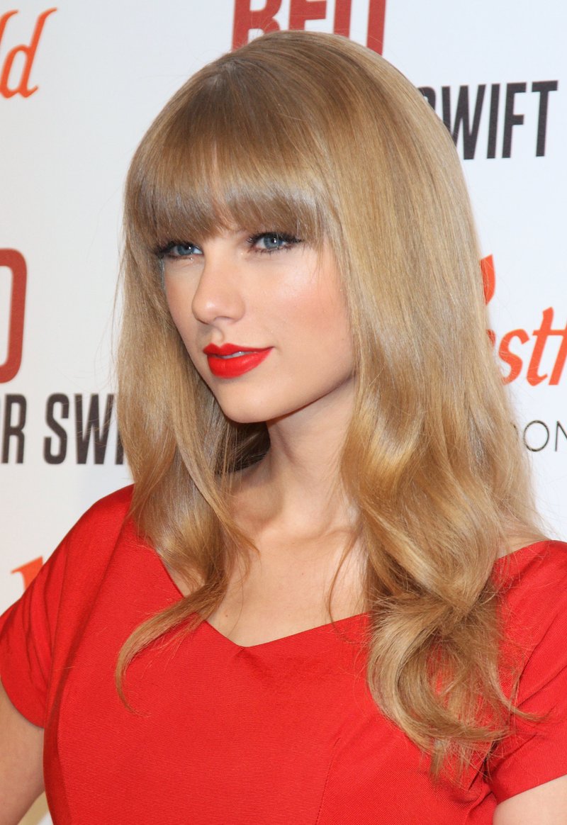 Taylor Swift at Westfield London Christmas Lights Ceremony — photo 493