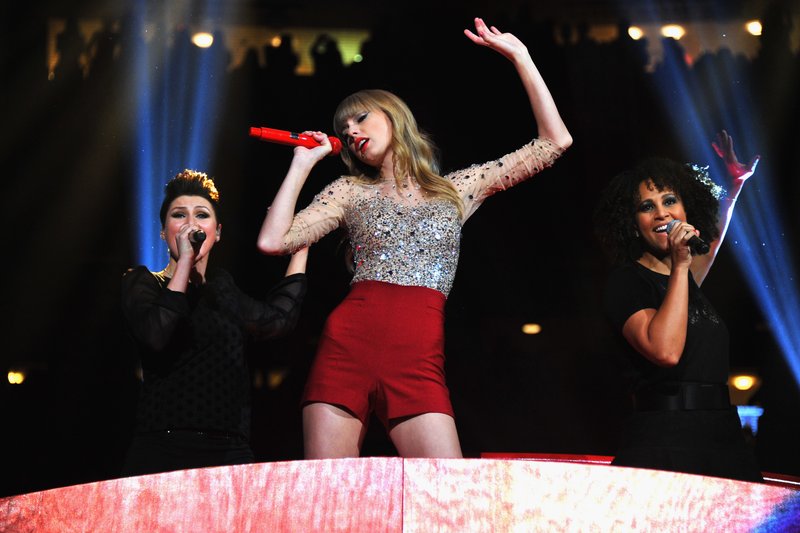 Taylor Swift at Z100's 2012 Jingle Ball — photo 17