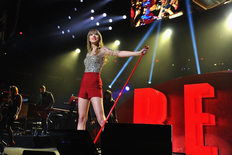 Taylor Swift at Z100's 2012 Jingle Ball — photo 29